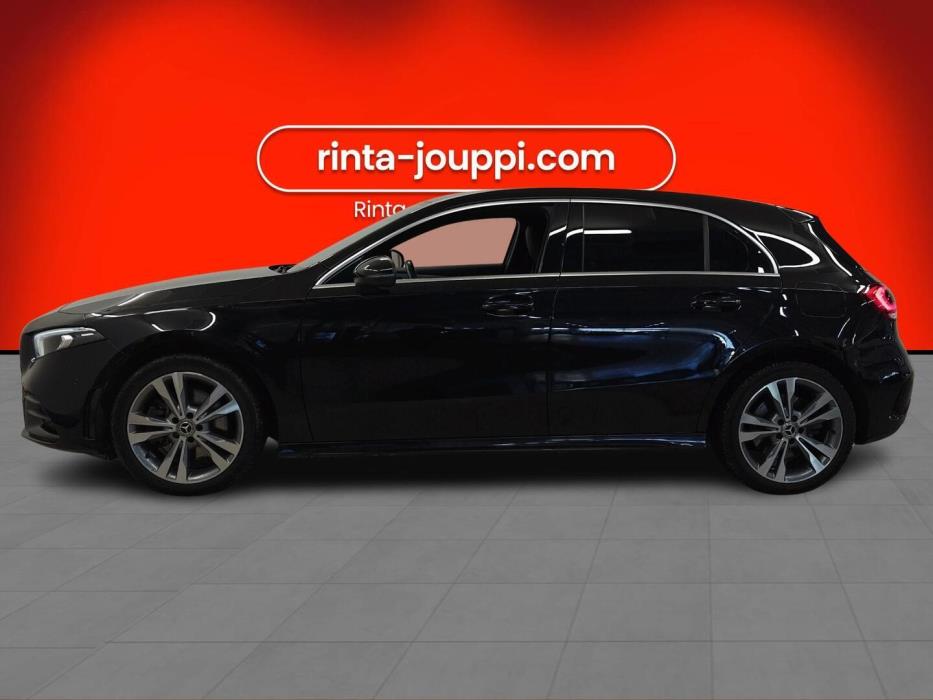 MERCEDES-BENZ A 2022