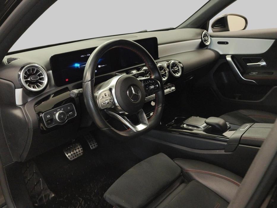 MERCEDES-BENZ A 2022