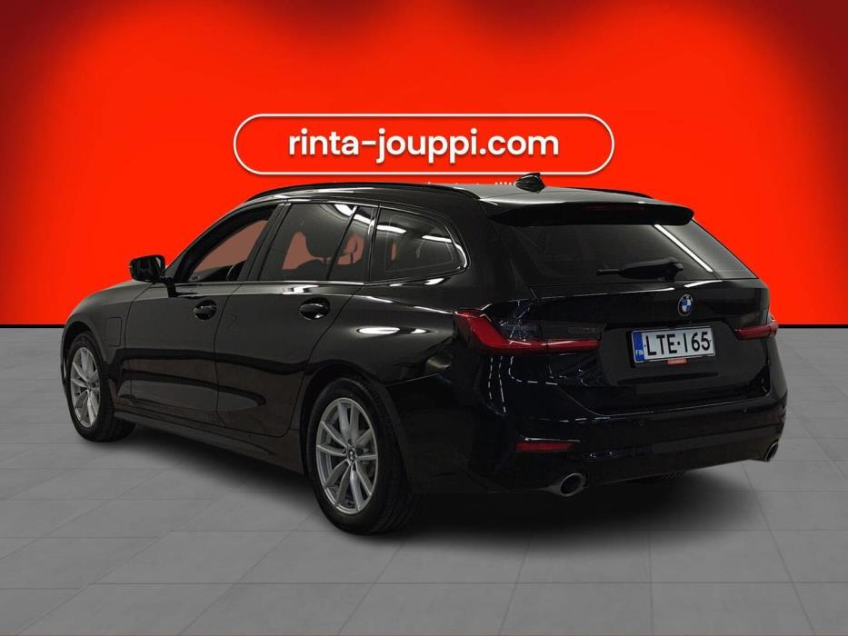 BMW 330 2021