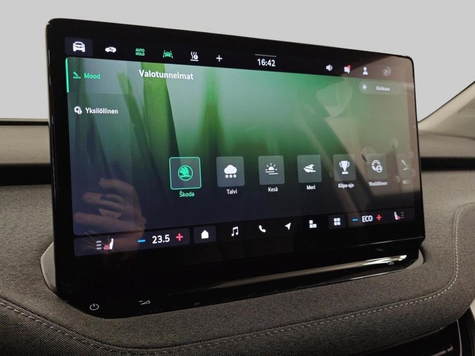 SKODA Enyaq 2026