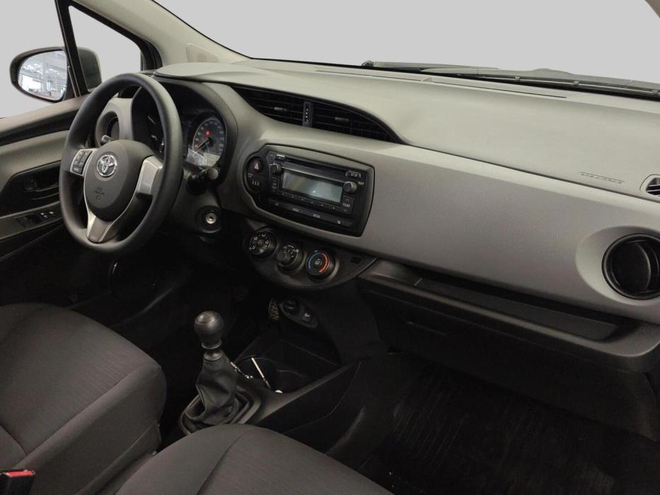 TOYOTA Yaris 2015