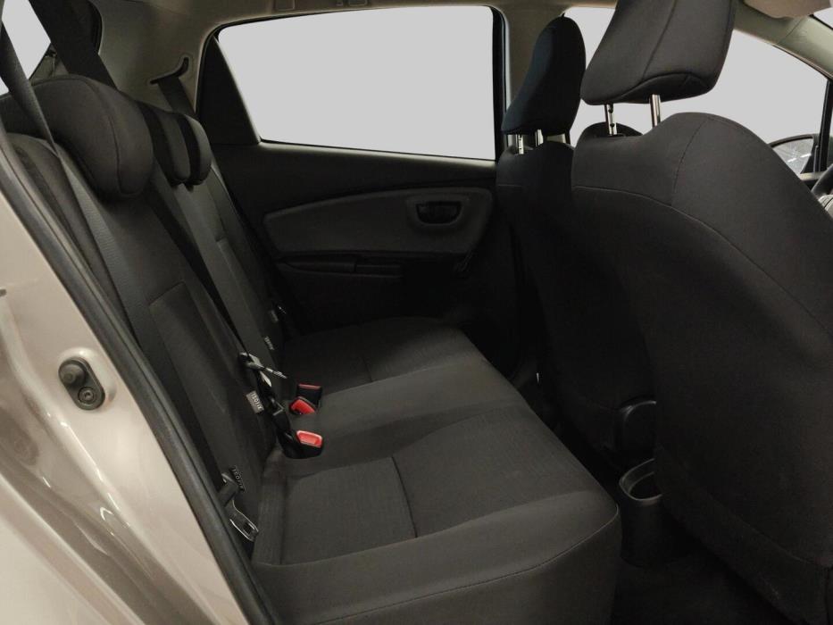 TOYOTA Yaris 2015
