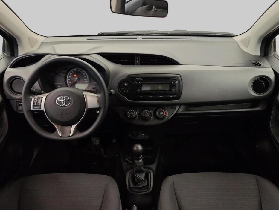 TOYOTA Yaris 2015