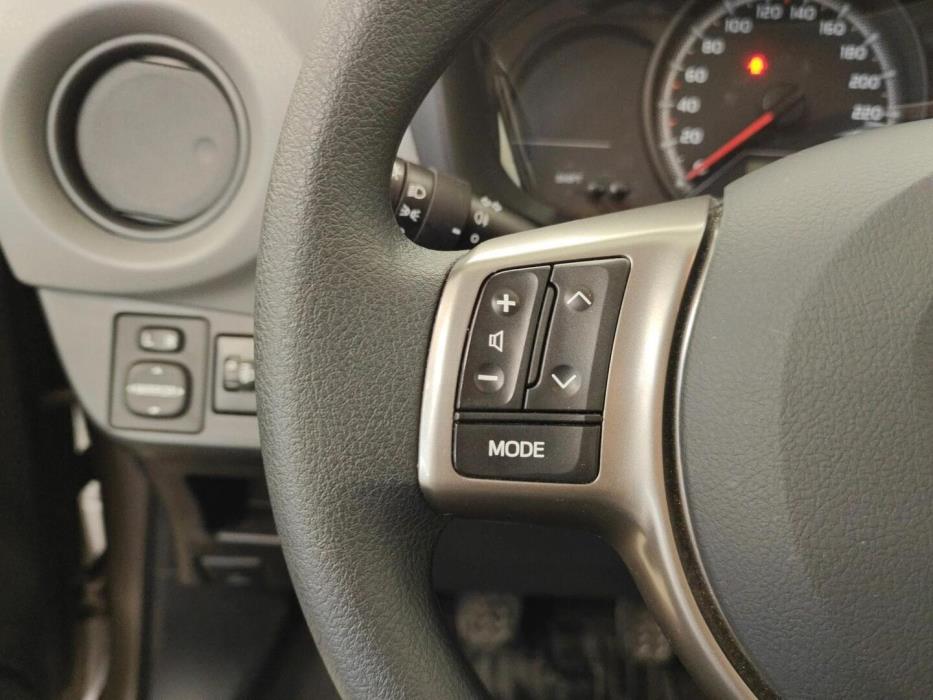 TOYOTA Yaris 2015