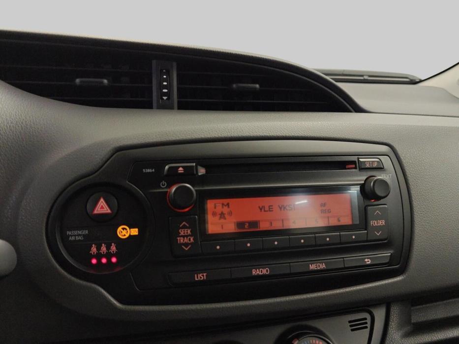 TOYOTA Yaris 2015