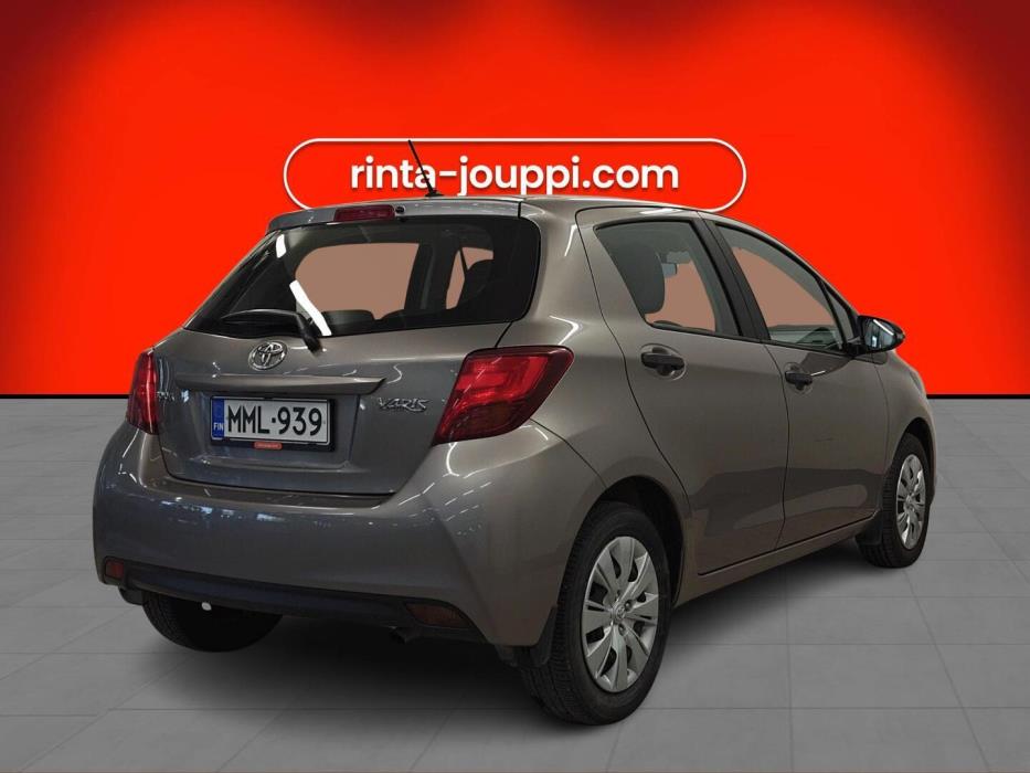 TOYOTA Yaris 2015