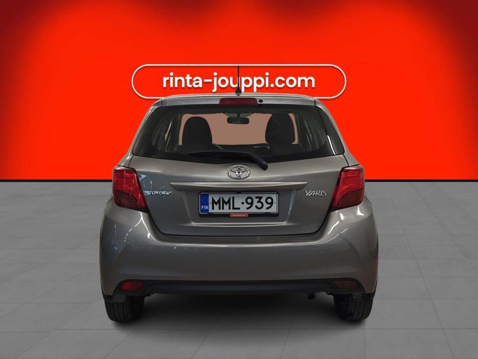 TOYOTA Yaris 2015