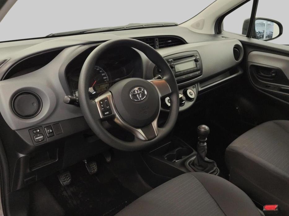 TOYOTA Yaris 2015