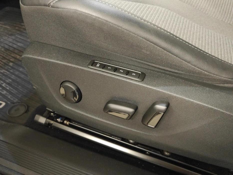SKODA Enyaq 2023