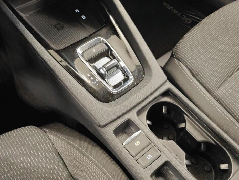 SKODA OCTAVIA 2024