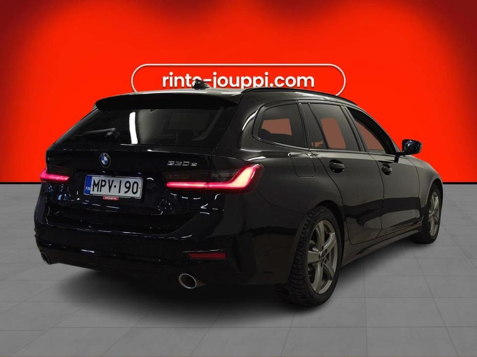 BMW 330 2021