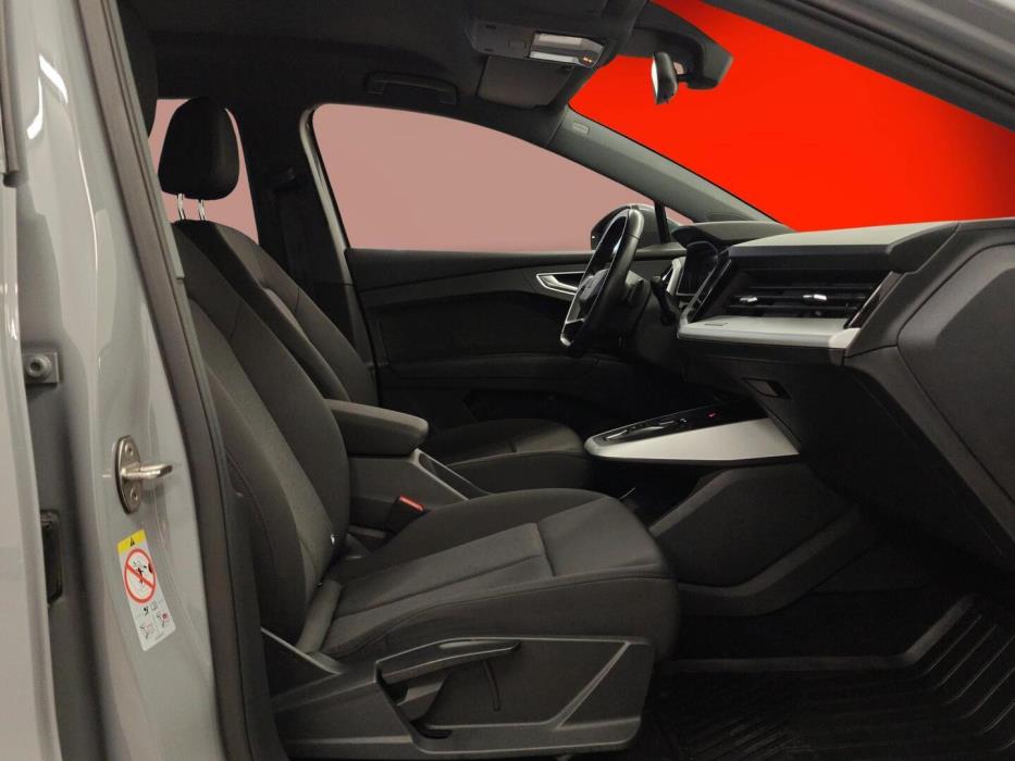 AUDI Q4 e-tron 2021