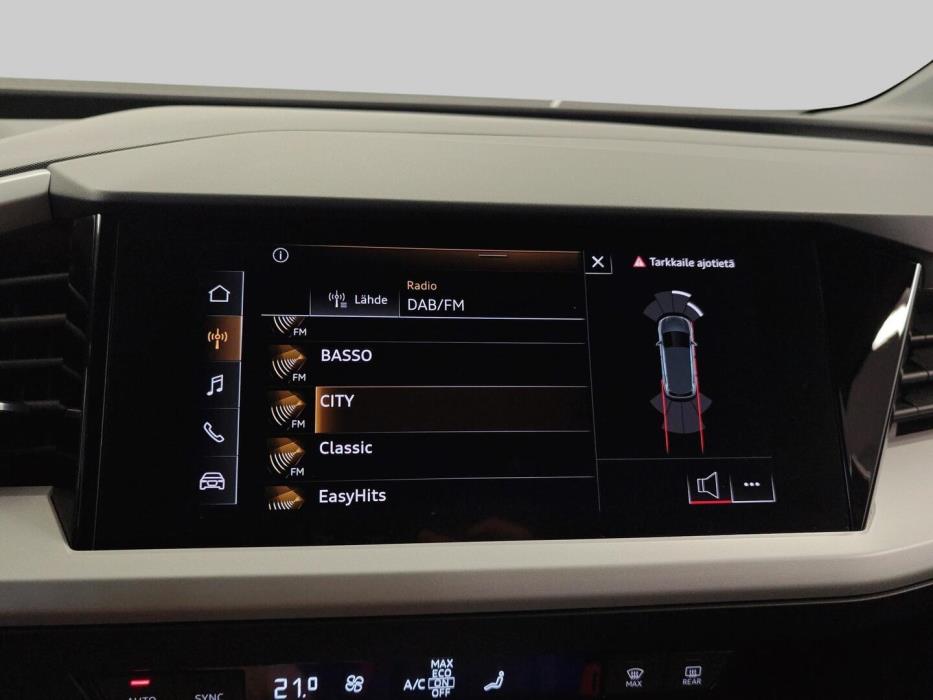 AUDI Q4 e-tron 2021
