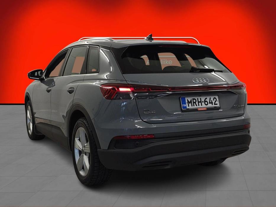 AUDI Q4 e-tron 2021