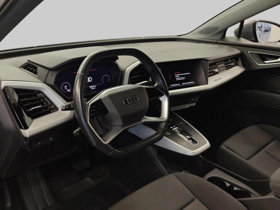 AUDI Q4 e-tron 2021