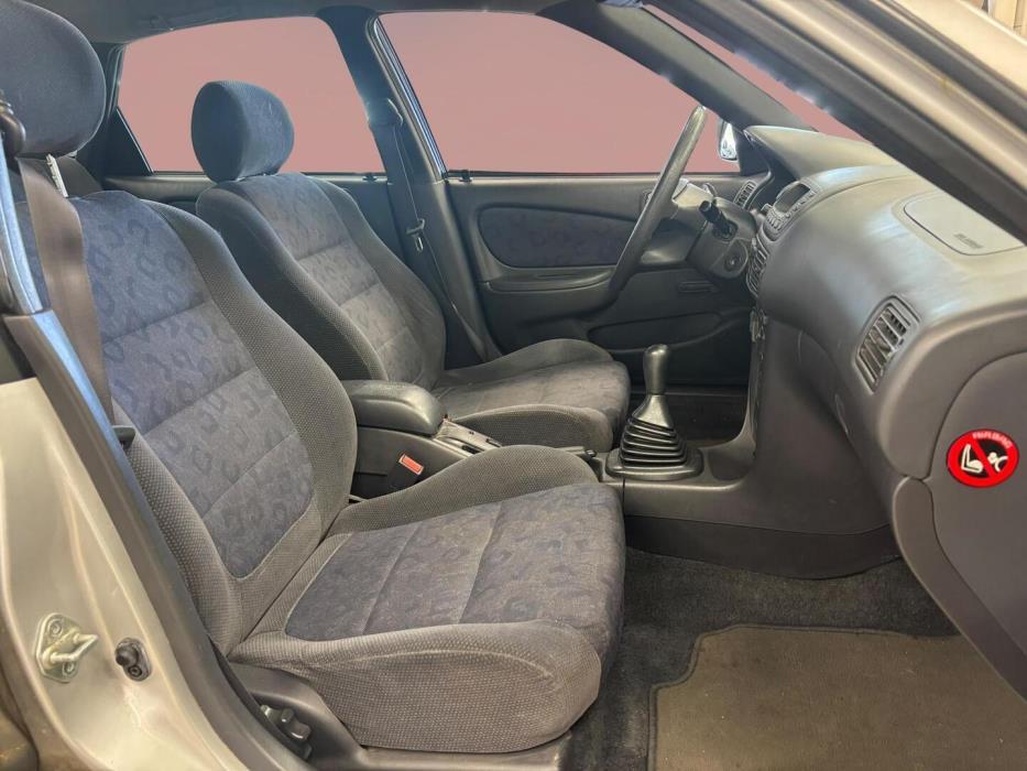 TOYOTA Corolla 2001