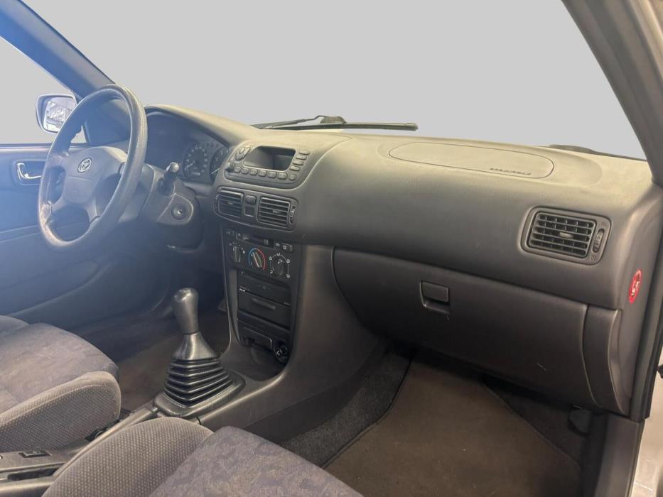 TOYOTA Corolla 2001