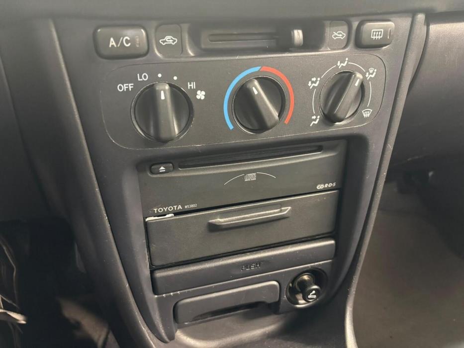 TOYOTA Corolla 2001