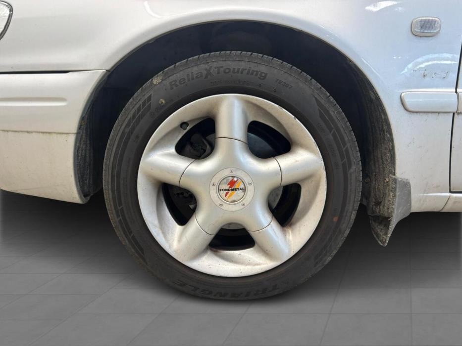 TOYOTA Corolla 2001