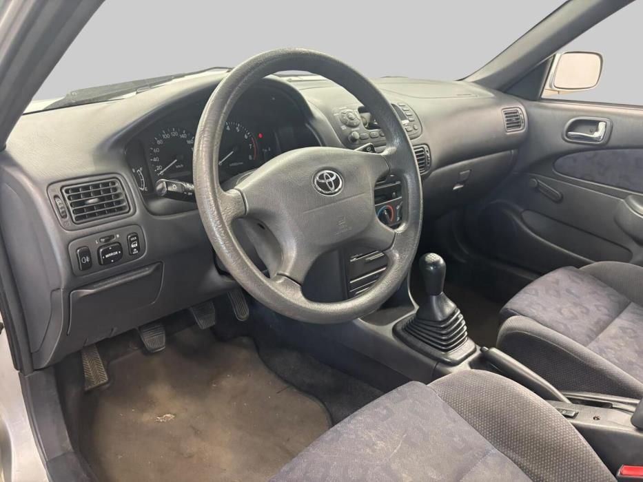 TOYOTA Corolla 2001