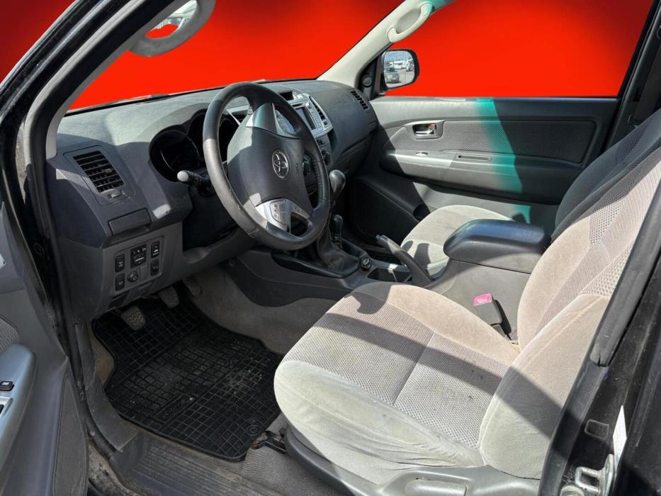 TOYOTA Hilux 2012