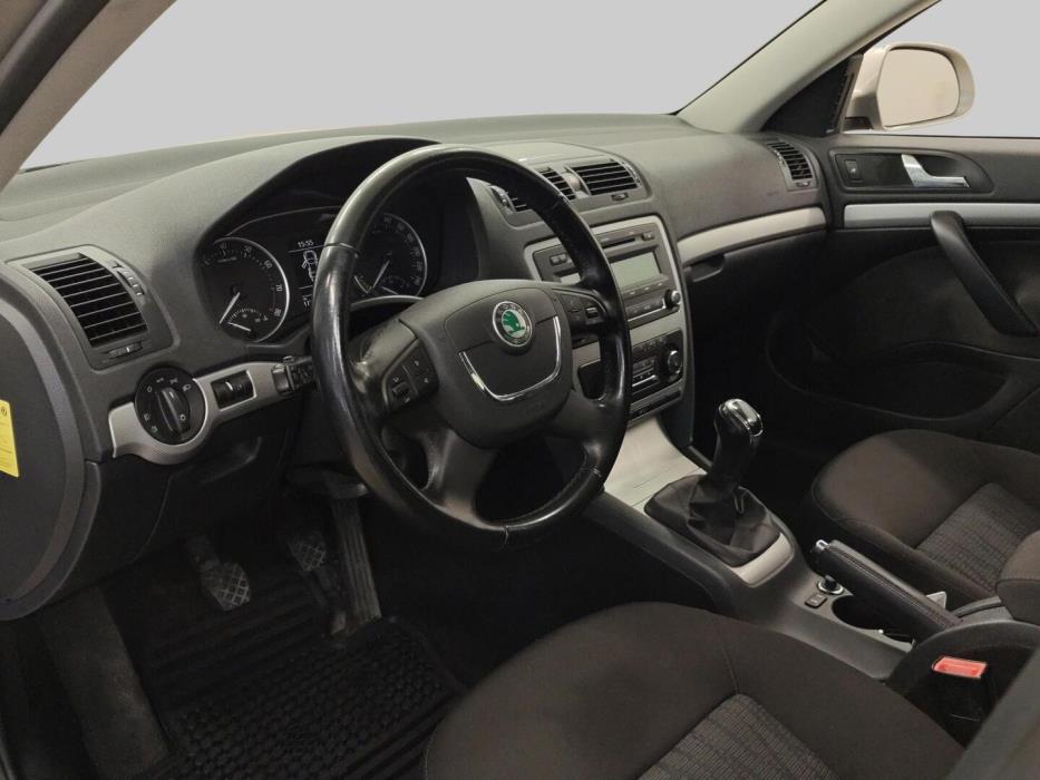 SKODA Octavia 2012