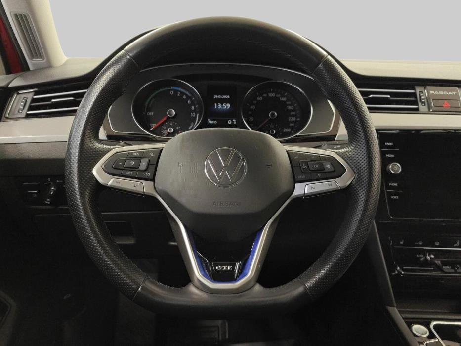 VOLKSWAGEN Passat 2021