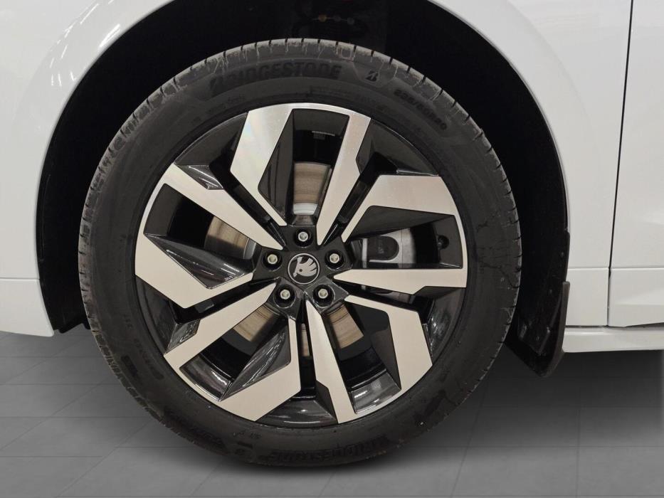 SKODA Enyaq 2025