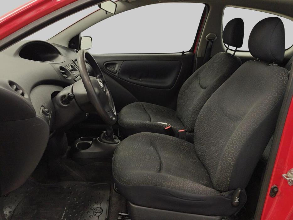 TOYOTA Yaris 2003