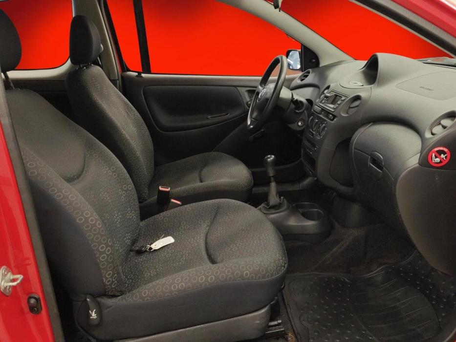 TOYOTA Yaris 2003