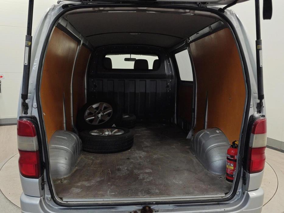 TOYOTA HIACE 2006
