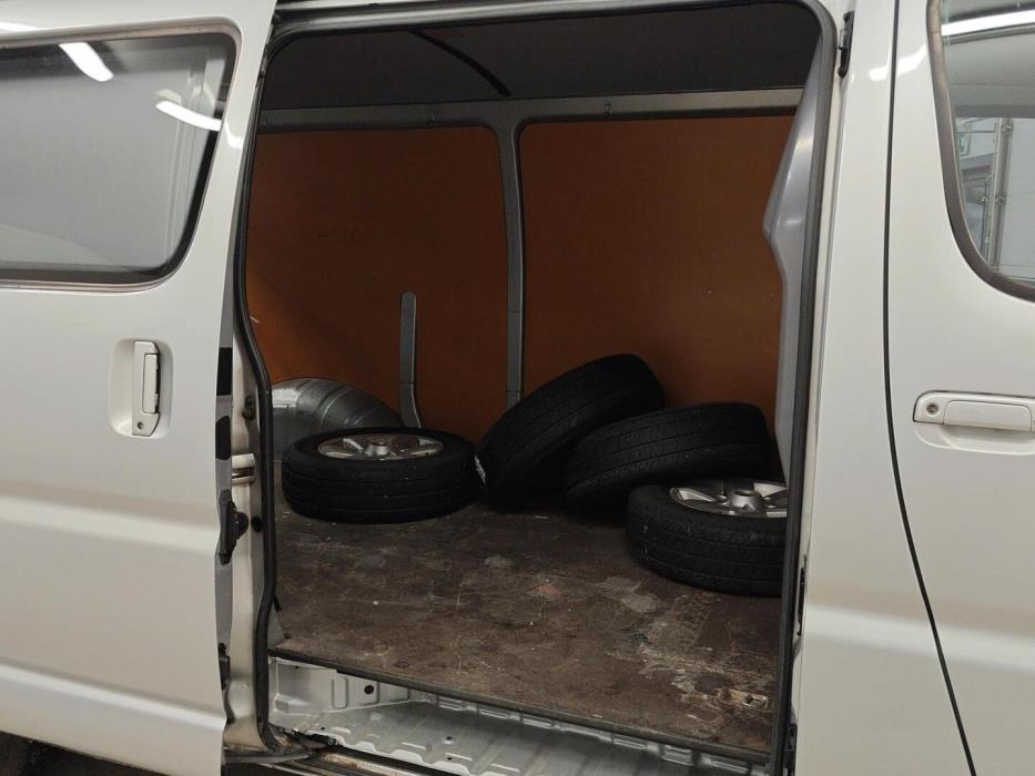 TOYOTA HIACE 2006