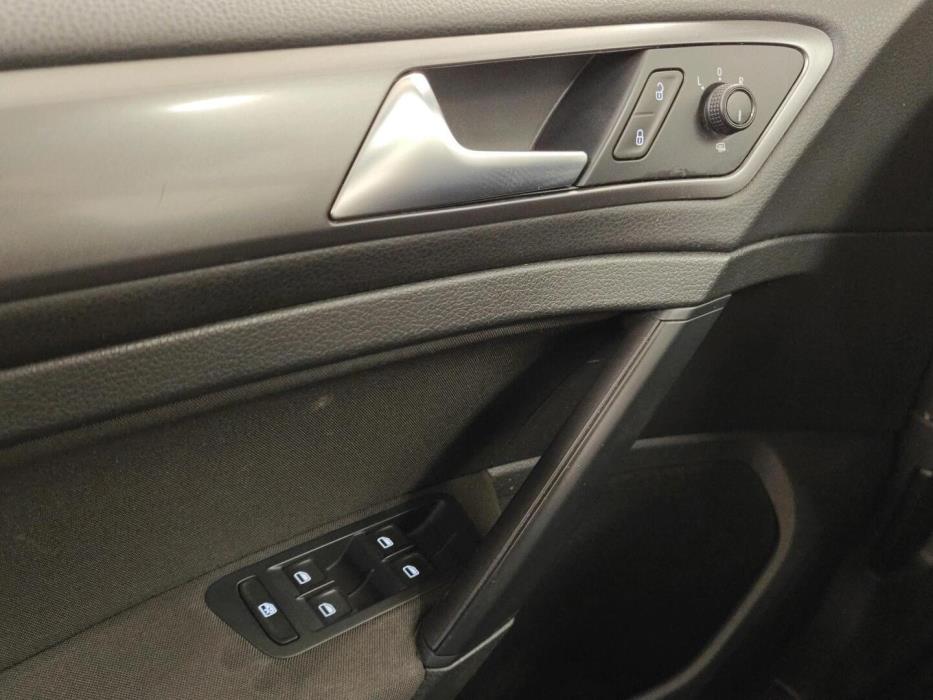 VOLKSWAGEN Golf 2013