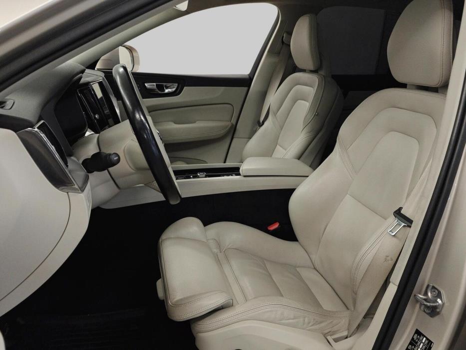 VOLVO XC60 2018