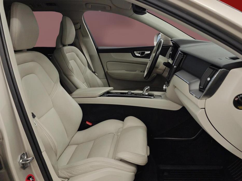 VOLVO XC60 2018