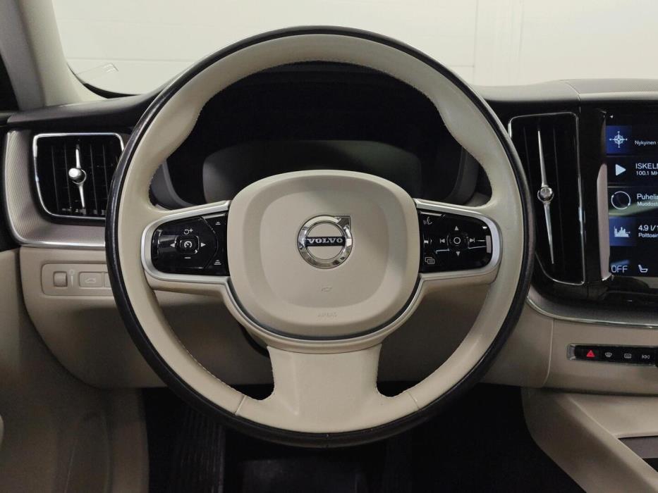 VOLVO XC60 2018