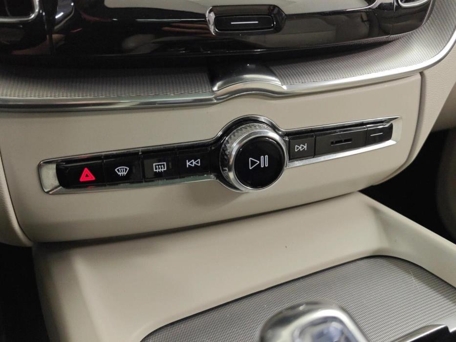 VOLVO XC60 2018