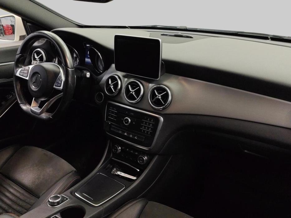 MERCEDES-BENZ CLA 2016