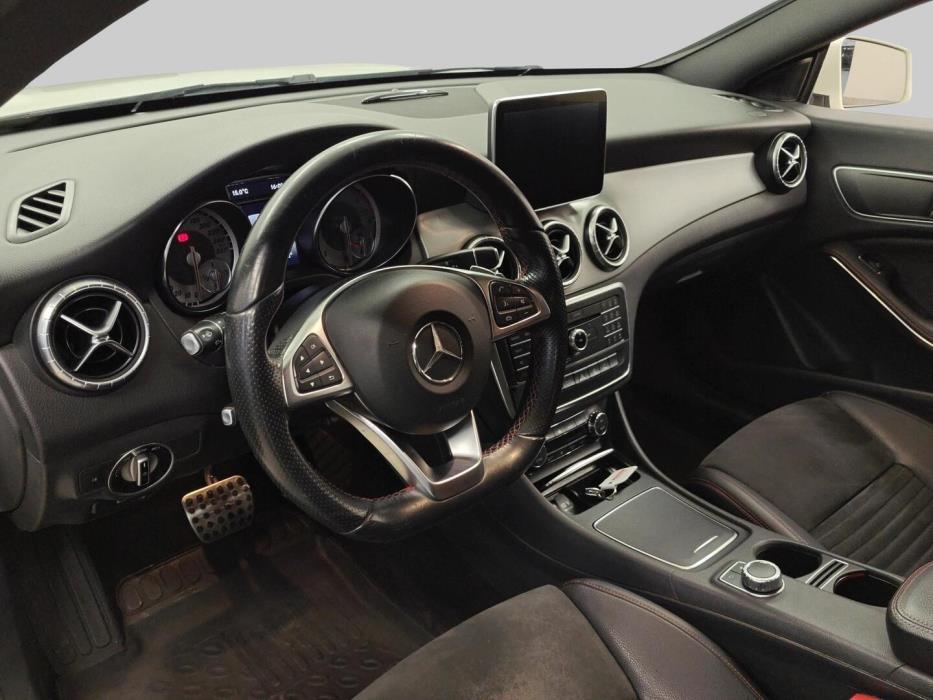 MERCEDES-BENZ CLA 2016