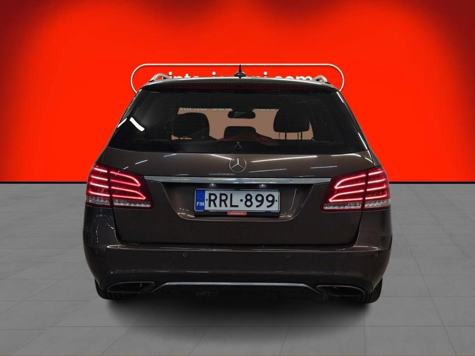 MERCEDES-BENZ E 2013