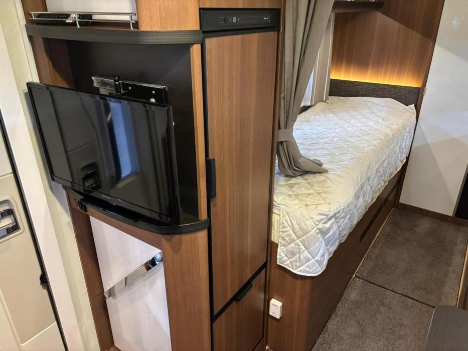 LMC CRUISER T711 PREMIUM 2017