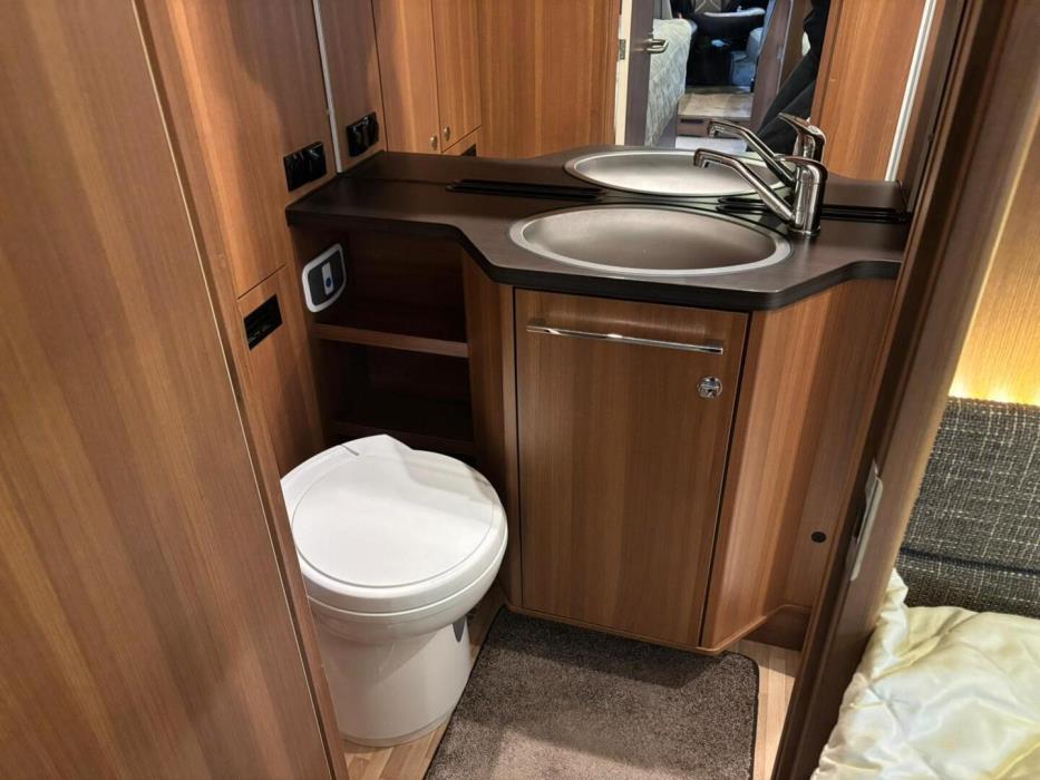 LMC CRUISER T711 PREMIUM 2017
