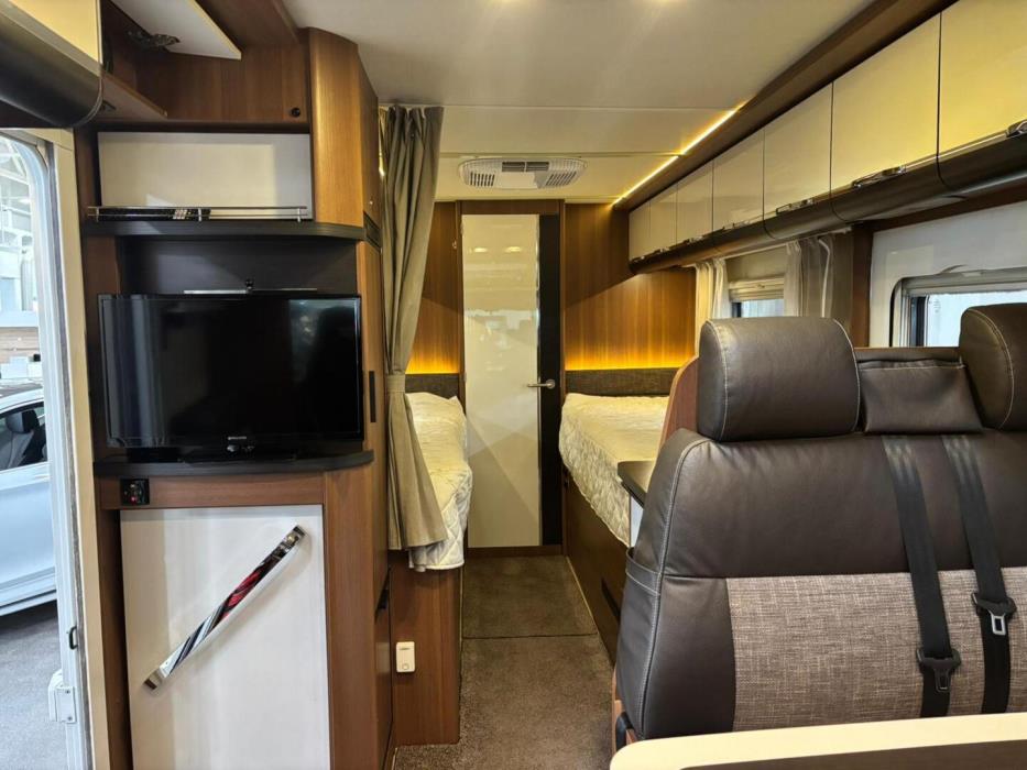 LMC CRUISER T711 PREMIUM 2017