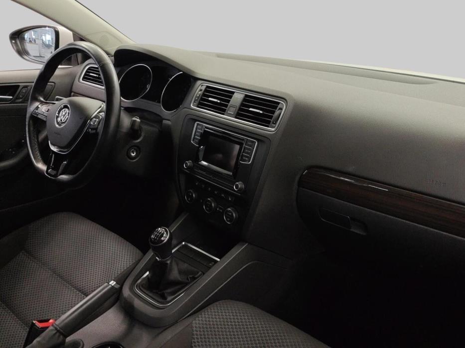 VOLKSWAGEN Jetta 2017