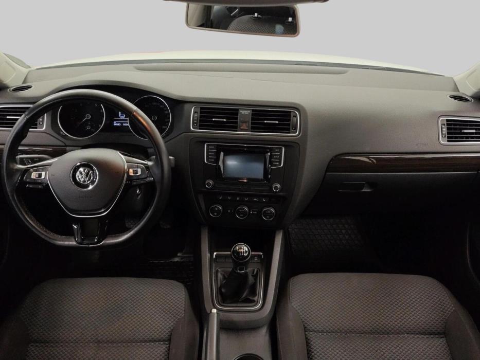 VOLKSWAGEN Jetta 2017