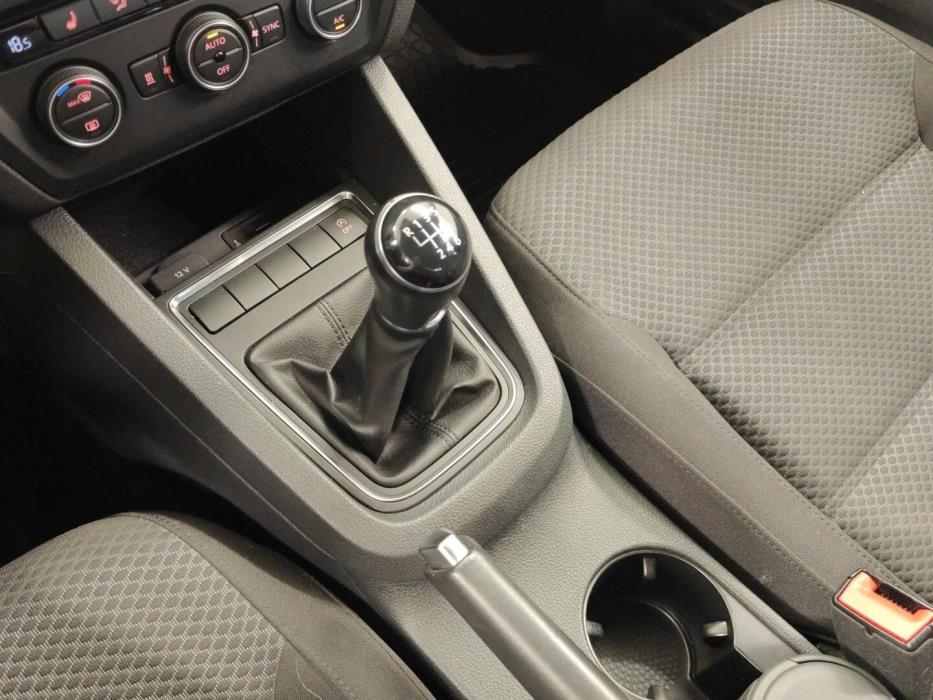 VOLKSWAGEN Jetta 2017