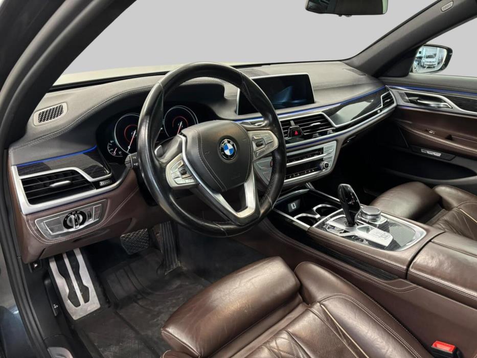 BMW 740 2017