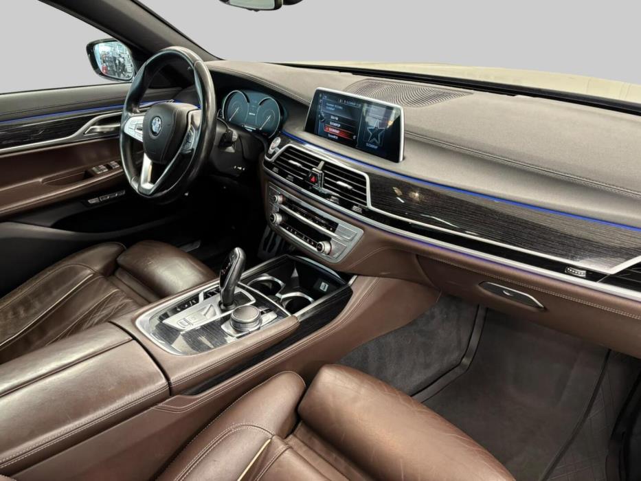 BMW 740 2017