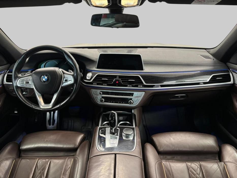 BMW 740 2017