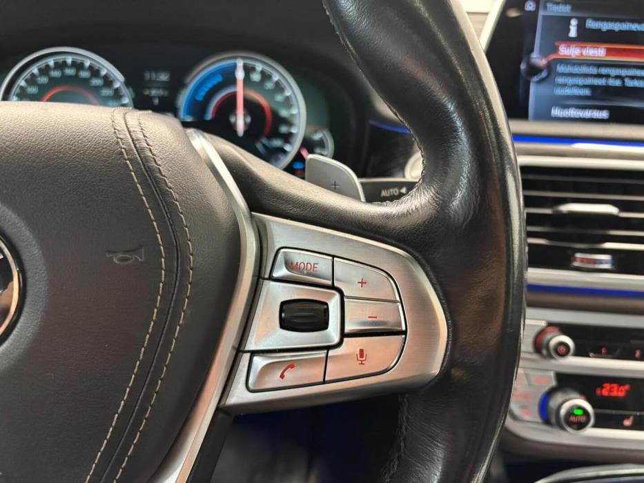 BMW 740 2017